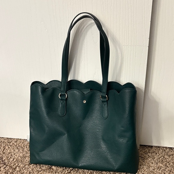 Elegant Green Leather Tote Bag - Picture 2 of 3